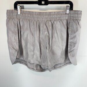 Athleta Printed Hustle 3" Shorts Light Gray Shine Camo